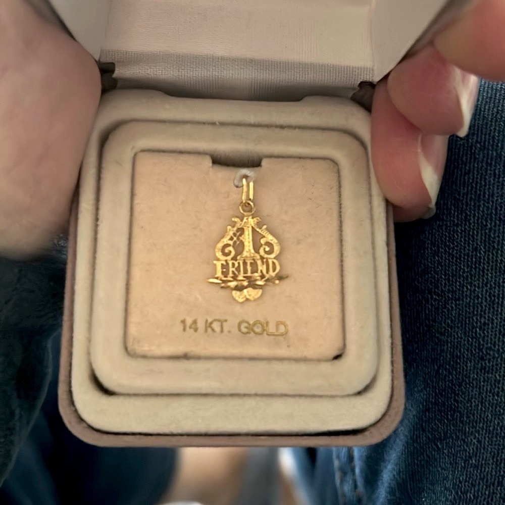 Beautiful vintage 1980’s 14 karat gold Friend charm!! - Picture 2 of 9